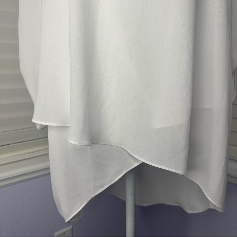 🔥 3 FOR $25 SALE 🔥 Karen Kane White Blouse with V-Neck - Picture 2 of 11